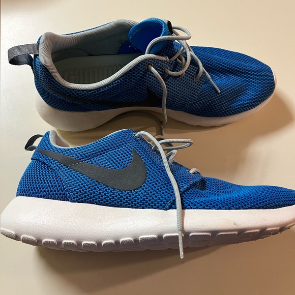 BRAND NEW Blue Nike Running Shoes - Picture 5 of 5